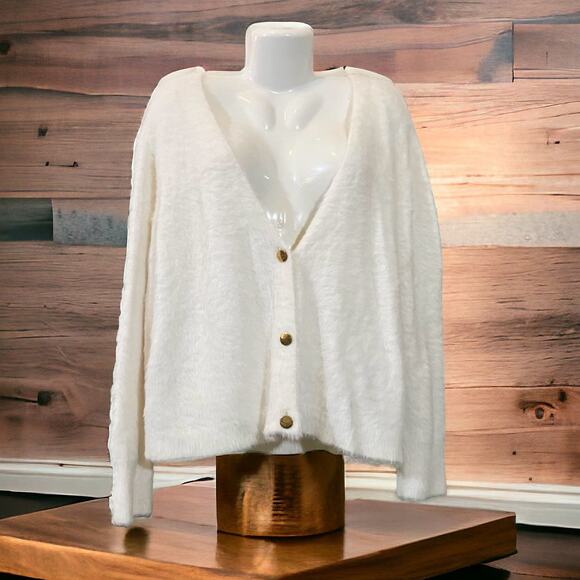 Ava & Viv Women's White 3-Button Soft Furry Cardigan Sweater | Size 1X - Picture 1 of 6